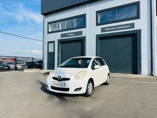 2009 Toyota Vitz II (XP90), белый, 559000 рублей, вид 2