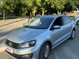 2017 Volkswagen Polo V Рестайлинг, серебристый, 1320000 рублей, вид 1