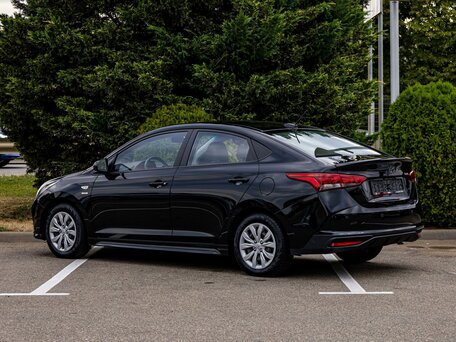2022 Hyundai Solaris II Рестайлинг, чёрный, 1545000 рублей, вид 4