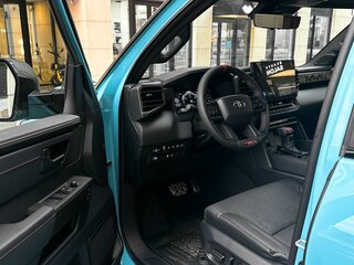 2026 Toyota Tundra CrewMax III, голубой, 12490000 рублей, вид 4