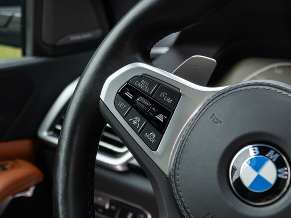 2022 BMW X5 40d IV (G05/G18), синий, 9790000 рублей - вид 17