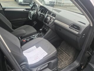 2020 Volkswagen Tiguan II, чёрный, 2349000 рублей, вид 4