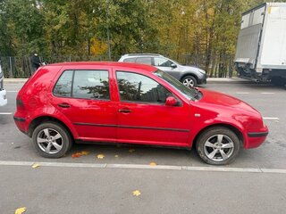 2000 Volkswagen Golf IV, красный, 310000 рублей, вид 3