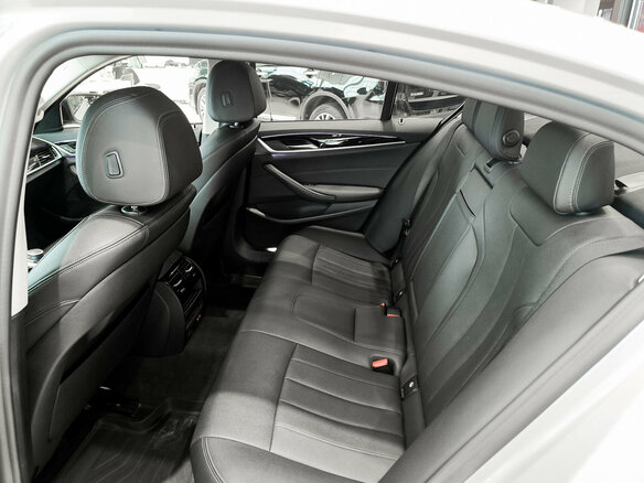 2021 BMW 5 серии 520d xDrive VII (G30/G31/G38) Рестайлинг, серебристый, 4050000 рублей - вид 11