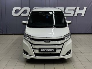 2017 Toyota Noah III (R80) Рестайлинг, белый, 2049000 рублей, вид 1