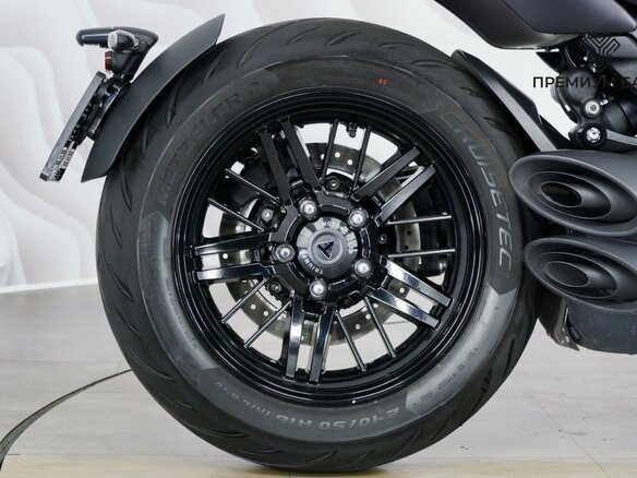 2022 Triumph Rocket 3, чёрный, 2299000 рублей - вид 8