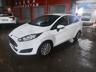 2015 Ford Fiesta Mk6 Рестайлинг, белый, 730000 рублей, вид 2
