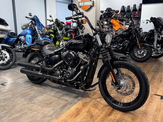 2019 Harley-Davidson Street Bob, чёрный, 1599000 рублей, вид 1