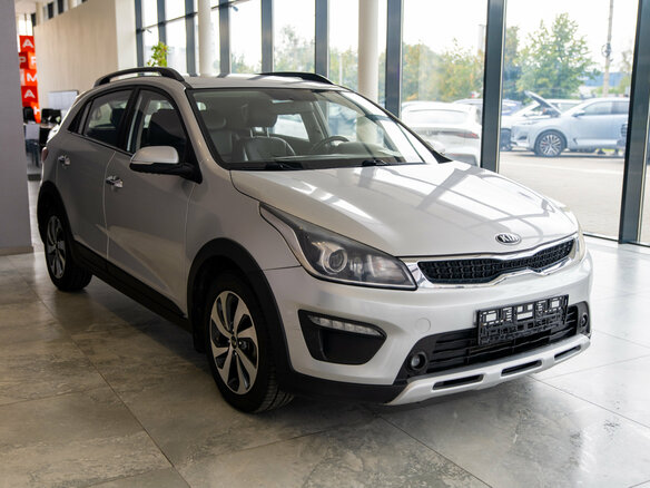 2018 Kia Rio X-Line IV, серебристый, 2050000 рублей