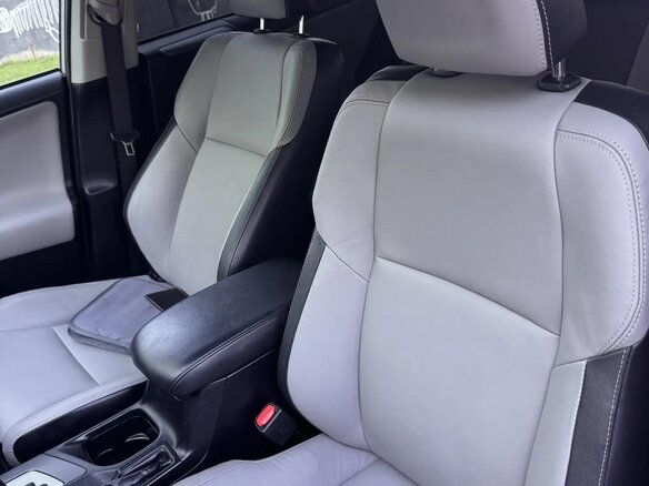 2017 Toyota RAV4 IV (XA40) Рестайлинг, серебристый, 2500000 рублей - вид 17