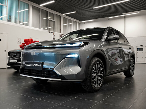 2026 Geely EX5 Гибрид EM-i, серый, 3974990 рублей - вид 1