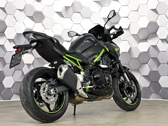 2022 Kawasaki Z 900, чёрный - вид 6