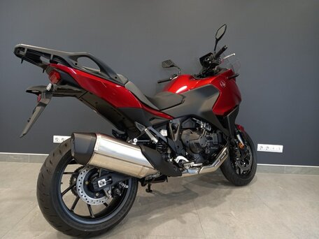 2023 Honda NT1100, красный, 1799900 рублей, вид 5
