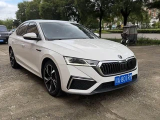 2022 Skoda Octavia IV (A8), белый, 2250000 рублей, вид 3
