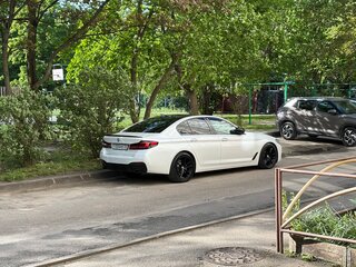 2017 BMW 5 серии 520d VII (G30/G31/G38), белый, 2650000 рублей, вид 4