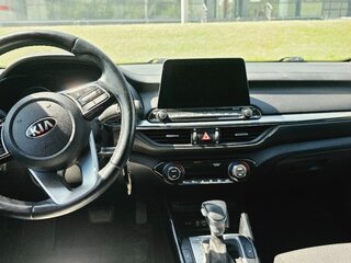 2021 Kia Cerato IV, чёрный, 1800000 рублей, вид 4
