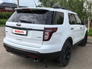 2015 Ford Explorer V Рестайлинг, белый, 2100000 рублей, вид 3