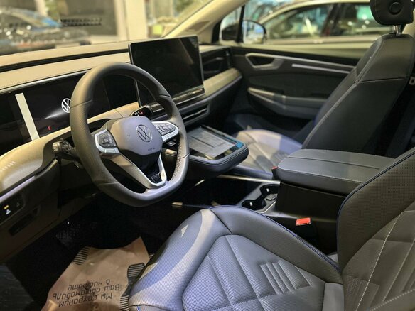 2025 Volkswagen Talagon I Рестайлинг, чёрный, 6978000 рублей - вид 2