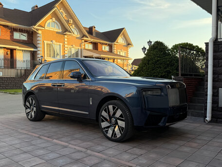 2024 Rolls-Royce Cullinan I (Series I), голубой, 44000000 рублей, вид 1