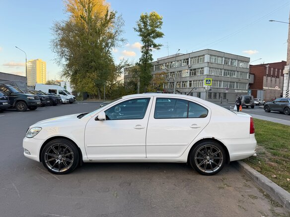 2011 Skoda Octavia II (A5) Рестайлинг, белый, 630000 рублей - вид 15