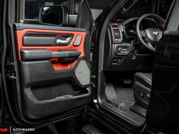 2025 Ram 1500 Crew Cab V Рестайлинг, чёрный, 9290000 рублей - вид 12