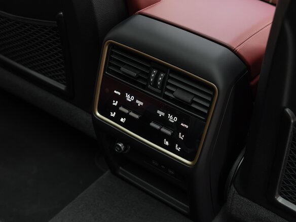 2026 Porsche Cayenne GTS III Рестайлинг, чёрный, 24900000 рублей - вид 37