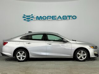 2018 Chevrolet Malibu IX, серебристый, 1097000 рублей, вид 4