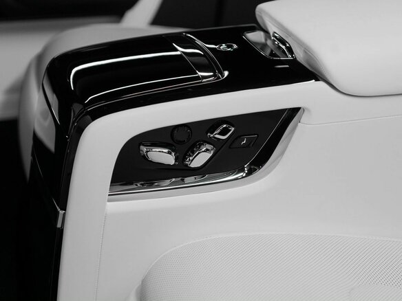 2026 Rolls-Royce Cullinan Black Badge I Рестайлинг (Series II), чёрный, 70000000 рублей - вид 32