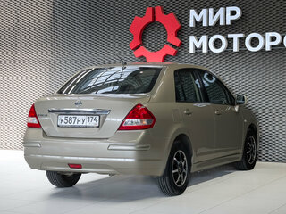 2013 Nissan Tiida I Рестайлинг, серебристый, 950000 рублей, вид 4