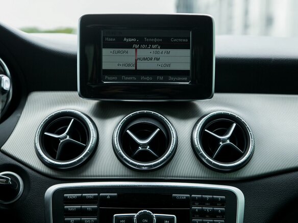2014 Mercedes-Benz CLA 200 I (C117, X117), фиолетовый, 1420000 рублей - вид 20