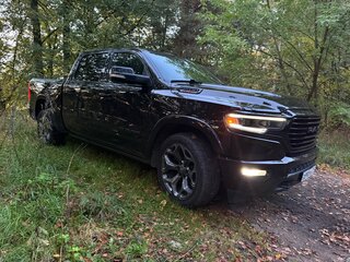 2018 Ram 1500 Crew Cab V, чёрный, 7000000 рублей, вид 3