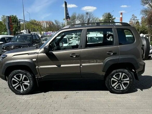 2026 Lada (ВАЗ) Niva Travel I Рестайлинг, коричневый, 1732000 рублей - вид 7