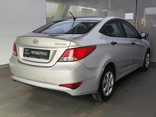 2015 Hyundai Solaris I Рестайлинг, серебристый, 610000 рублей, вид 5