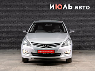 2014 Hyundai Solaris I Рестайлинг, серебристый, 700000 рублей, вид 2