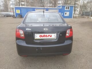 2011 Kia Rio II Рестайлинг, чёрный, 550000 рублей, вид 3
