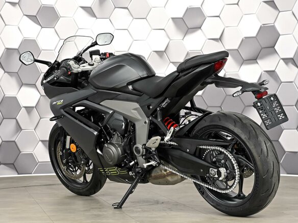 2024 Triumph Daytona 660, чёрный - вид 7