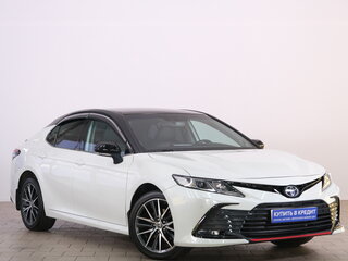 2021 Toyota Camry VIII (XV70) Рестайлинг, белый, 2659000 рублей, вид 1