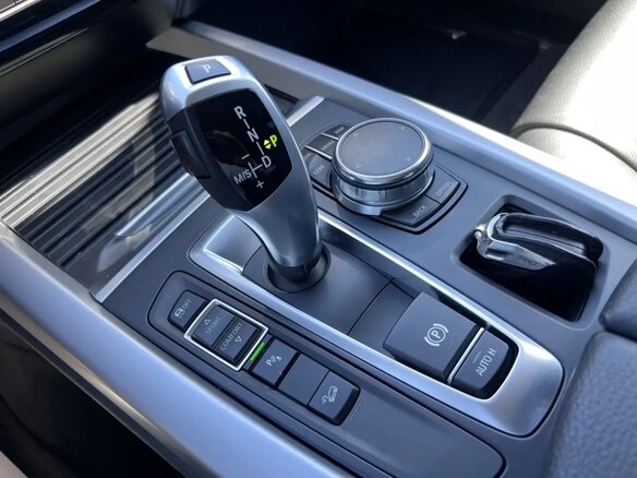 2017 BMW X5 25d III (F15), серый, 5300000 рублей - вид 19