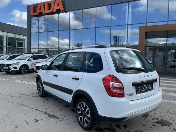 2026 Lada (ВАЗ) Granta Cross I Рестайлинг, белый - вид 2