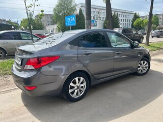 2013 Hyundai Solaris I, чёрный, 650000 рублей, вид 3