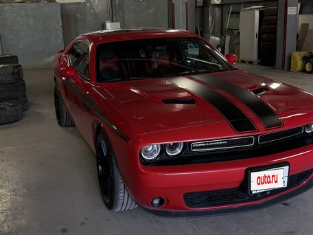 2016 Dodge Challenger III Рестайлинг 2, красный, 5500000 рублей, вид 2