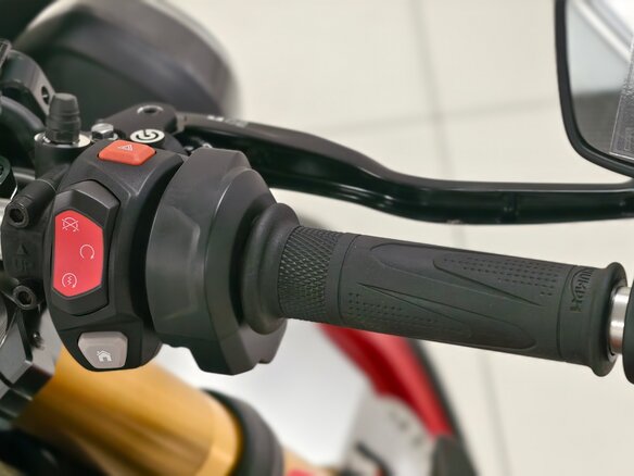 2026 Triumph Street Triple, серый, 1580000 рублей - вид 13