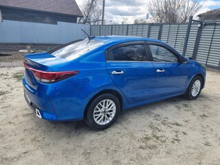 2021 Kia Rio IV Рестайлинг, синий, 1350000 рублей, вид 4