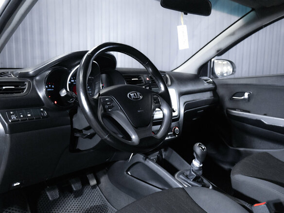 2015 Kia Rio III Рестайлинг, белый, 880000 рублей - вид 11