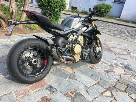 2023 Ducati Streetfighter V4, чёрный, 1882752 рублей, вид 2