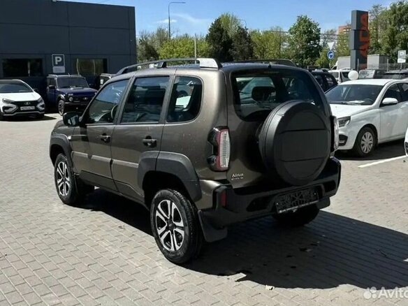 2026 Lada (ВАЗ) Niva Travel I Рестайлинг, коричневый, 1732000 рублей - вид 6