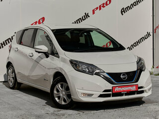 2018 Nissan Note e-Power II Рестайлинг, белый, 1340000 рублей, вид 3