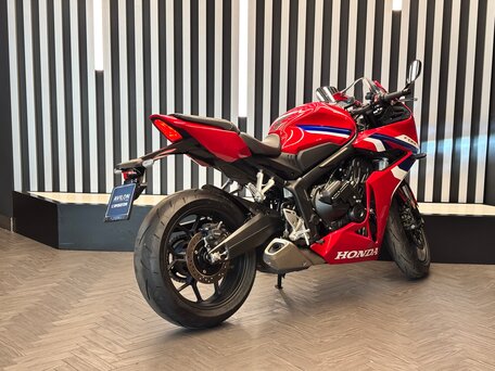 2024 Honda CBR 650R, красный, 1243143 рублей, вид 3
