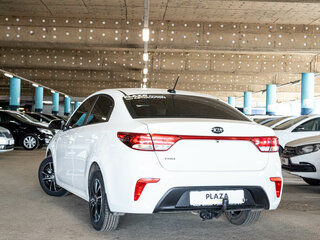 2018 Kia Rio IV, белый, 1399000 рублей, вид 4
