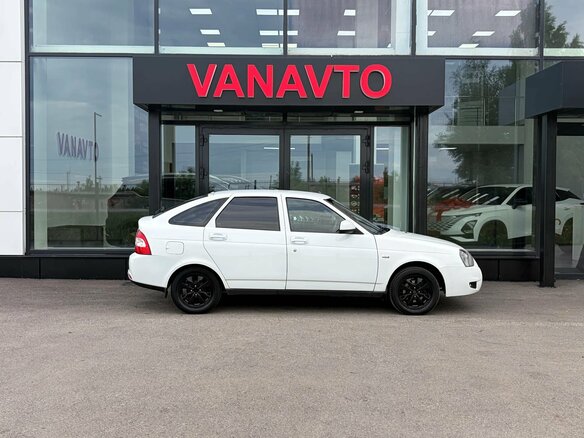 2015 Lada (ВАЗ) Priora I Рестайлинг, белый - вид 3